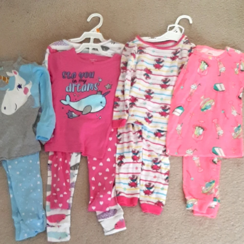 NWOT 5 Pair 3T Carter's /Dreamworks Pajamas Sets ..never worn